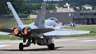 F/A-18 Hornet zündet Nachbrenner