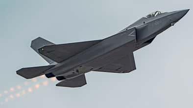 Chinas neuer Stealth-Kampfjet J-35A im Flug. 