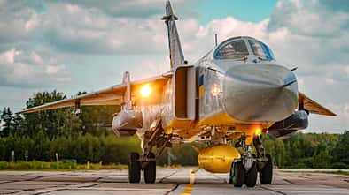 Rollende Suchoi Su-24 Ukraine mit westlichen Marschflugkörpern