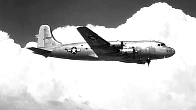 Douglas C-54 Skymaster USAAF im Flug