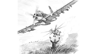 Schwarz-weiße Bleistiftzeichnung einer tief fliegenden A-1 Skyraider, begleitet von einem Rettungshubschrauber