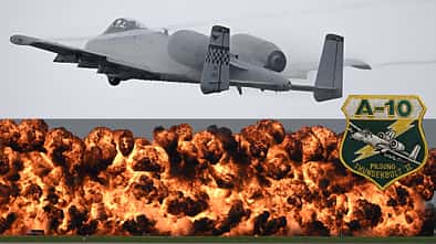 A-10 im Flug mit Explosion und Wappen Montage
