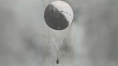 Japanische Fu-Go-Ballonbombe im Flug