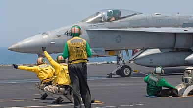 Katapultstart einer Boeing F/A-18E Super Hornet auf der USS John C. Stennis