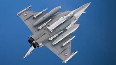 Dassault Rafale im Steigflug mit ASMPA-Lenkwaffe bestückt