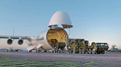 Rendering Radia WindRunner als Militärfrachter bei der Beladung von Militärfahrzeugen