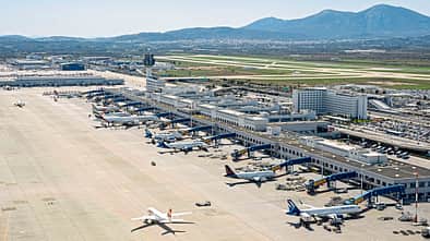 Panorama-Bild auf den internationalen Flughafen Athen ATH