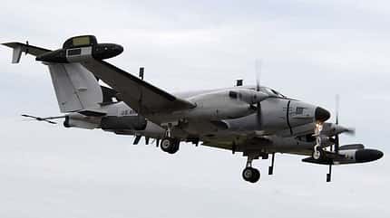RC-12X Guardrail Landung
