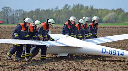 Kirchwerder, Aussenlandung Segelflugzeug mit Rettungseinsatz, Jean-Doldier-Weg