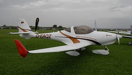 Aquila A 210