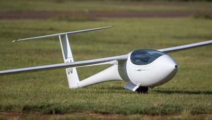 Das neue Rennklasse-Flugzeug fliegt