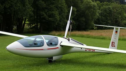 Die ASG 32 El mit Elektroantrieb fliegt
