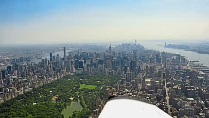 Mit der PA-28 über dem „Big Apple“