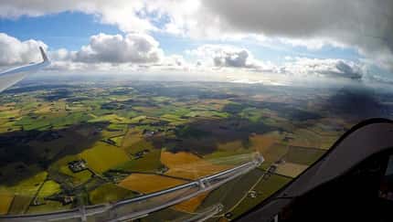 Frauen fliegen in Arnborg