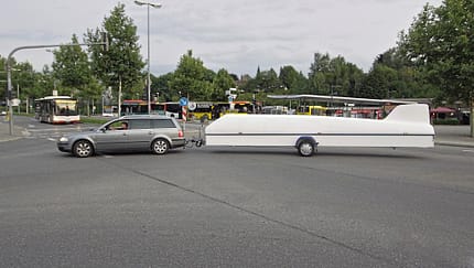Fahren mit Flugzeuganhänger