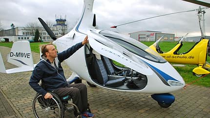 Gyrokopterfliegen als Rollstuhlfahrer