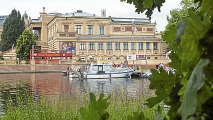 Ein Schloss und zwölf Seen
