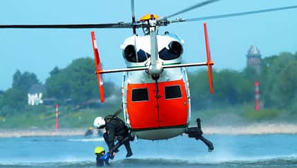 Rettungstraining für Polizeihubschrauber-Piloten 