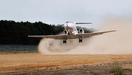 PC-24 startet auf unbefestigter Piste 