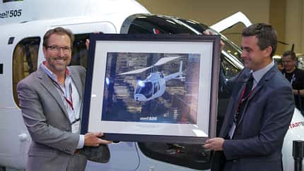Bell übergibt erste 505 Jet Ranger X