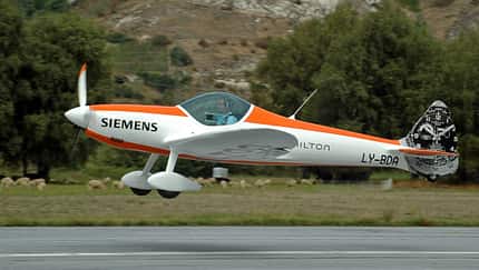 Erstes Schweizer Kunstflugzeug mit Elektroantrieb