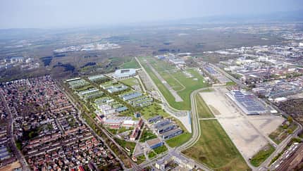 Bürger machen Weg fürs Stadion frei