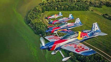 Das Flying Bulls Aerobatic Team fliegt das wohl heißeste Gerät am Kunstflug-Himmel: Die XtremeAir XA 42