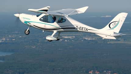 Flight Design F2e startet zum Erstflug
