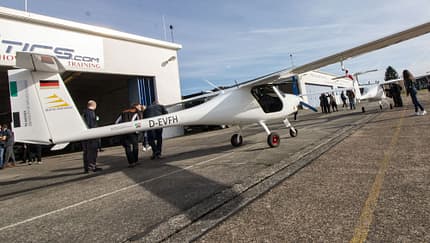 Als erste Flugschule in Deutschland bietet Westflug in Aachen-Merzbrück die Ausbildung auf einem Elektroflugzeug, der Velis Electro, an. 