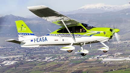 Hybridflugzeug Tecnam H3PS fliegt