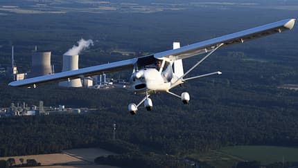 Aeroprakt-Fabrik beschädigt