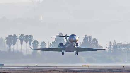 Gulfstream G300 startet zum Erstflug