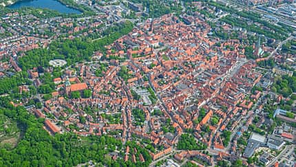 Lutfaufnahme,Lüneburg,Tipps für Trips Weißes Gold und rote Rosen