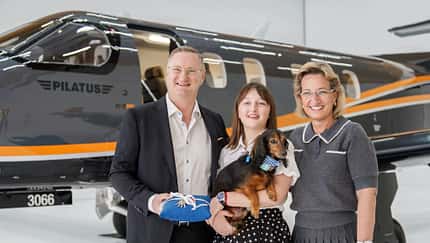 PC-12 PRO, Dominik Gschwender, Nachtschatten „Nachtschatten“ und Dackel Seppel fliegen mit
