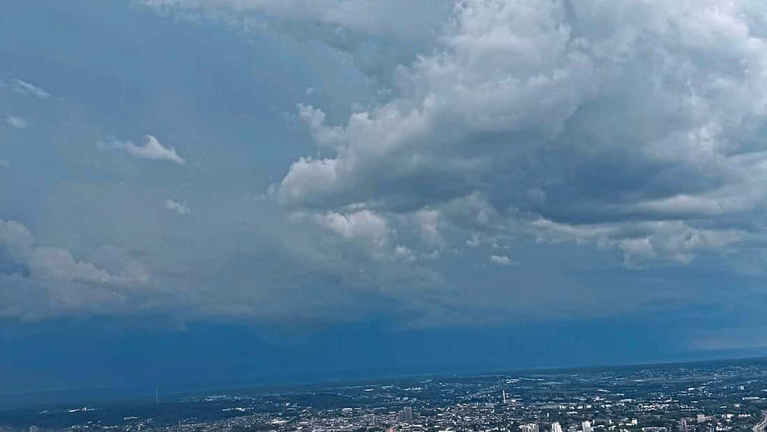 Sommerwetter und Flugsicherheit: So beeinflusst Sommerwetter die Fliegerei