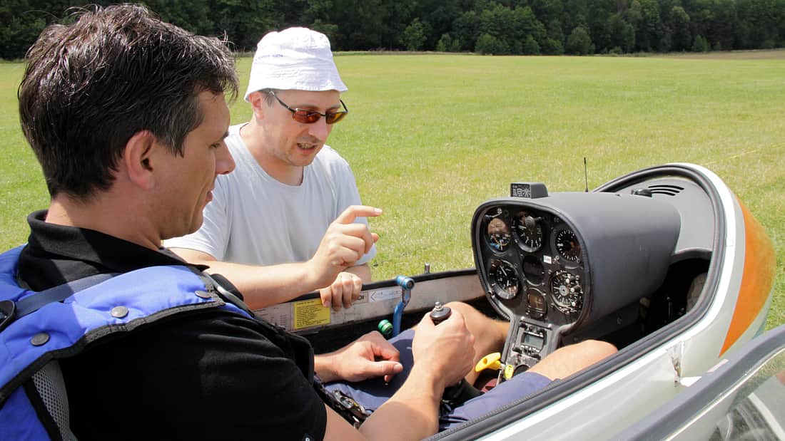 ​Ausbildungswege im Vergleich: Flugschule oder Verein?