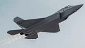 Chinas neuer Stealth-Kampfjet J-35A im Flug. 