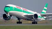 Airbus A350-900 von Cathay Pacific im Retro-Look beim Start am Manchester Airport