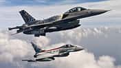 F-16 der 335 Mira aus Araxos und ein italienischer Eurofighter beim NATO Tiger Meet 2026 in Griechenland