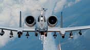 Zwei A-10C Thunderbolt II der 74th Fighter Squadron im Formationsflug über dem Süden des US-Bundesstaats Georgia